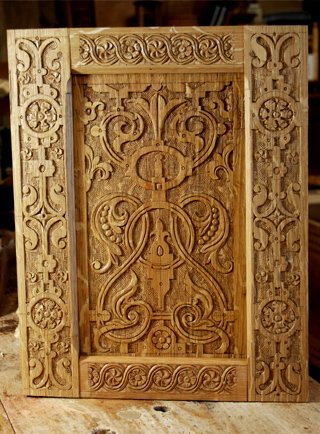 Carving door